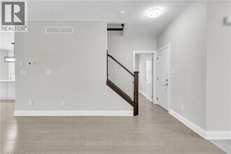 273 Woodbine Ave in Kitchener, ON - Building Photo - Building Photo