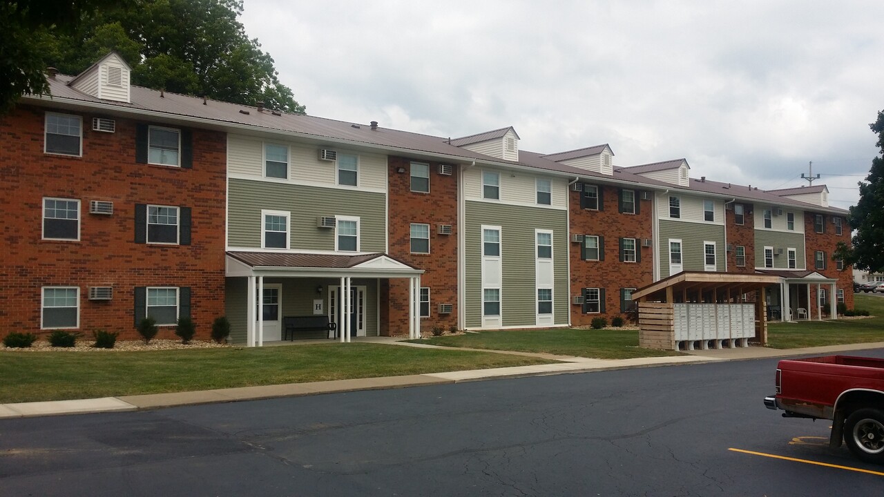 Elm Court Apartments in Logan, OH - Building Photo