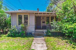 215 E Washington St in Colorado Springs, CO - Building Photo