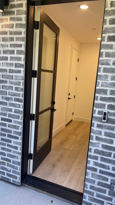 1012 Uptown Aly in Sacramento, CA - Building Photo