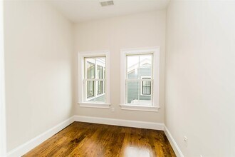 121 Columbia St, Unit 3 in Cambridge, MA - Foto de edificio - Building Photo