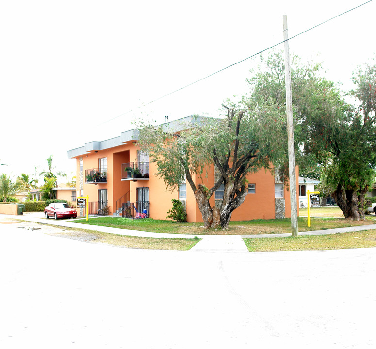 939 NE 5th Ave in Homestead, FL - Building Photo