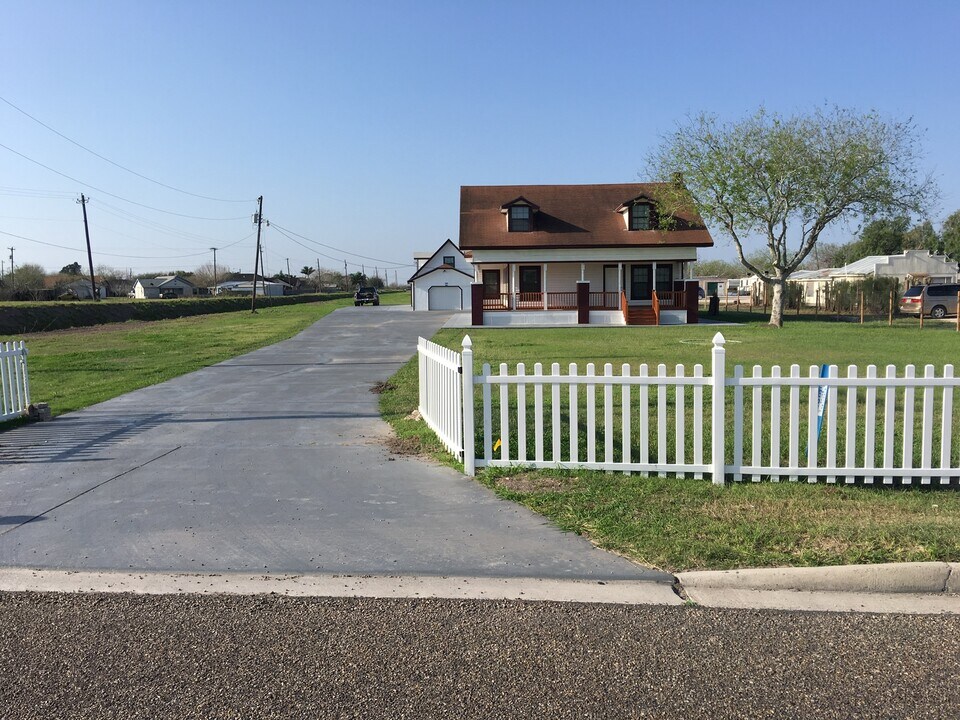 1601 W Expressway 83 in San Benito, TX - Foto de edificio