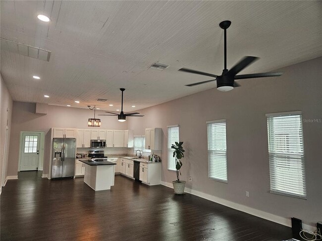 2321 W Walnut St in Tampa, FL - Building Photo - Building Photo