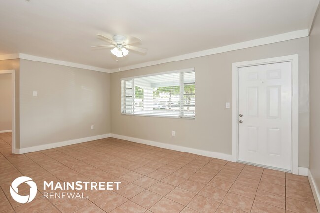 7667 Miramar Pkwy in Miramar, FL - Foto de edificio - Building Photo