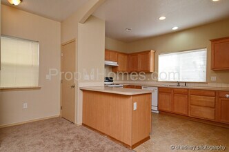 8439 SE Brooklyn St in Portland, OR - Building Photo - Building Photo