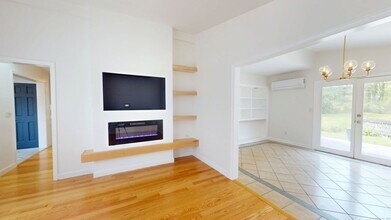 10 Herster Dr in East Lyme, CT - Building Photo - Building Photo