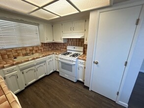 1509 S Noyes St in Visalia, CA - Foto de edificio - Building Photo