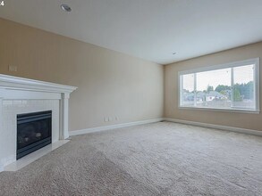 6128 NW Trowbridge Dr in Portland, OR - Building Photo - Building Photo