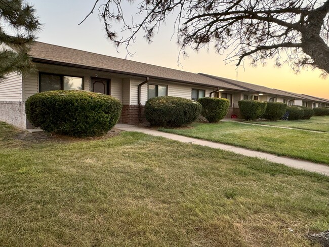 Ponderosa Apartments in Lexington, NE - Building Photo - Building Photo