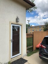 512 W Wing St in Arlington Heights, IL - Building Photo - Building Photo