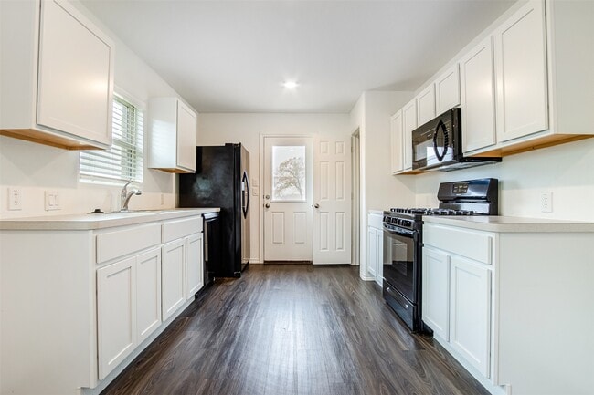 5402 Logan Dale Dr in Brookshire, TX - Building Photo - Building Photo