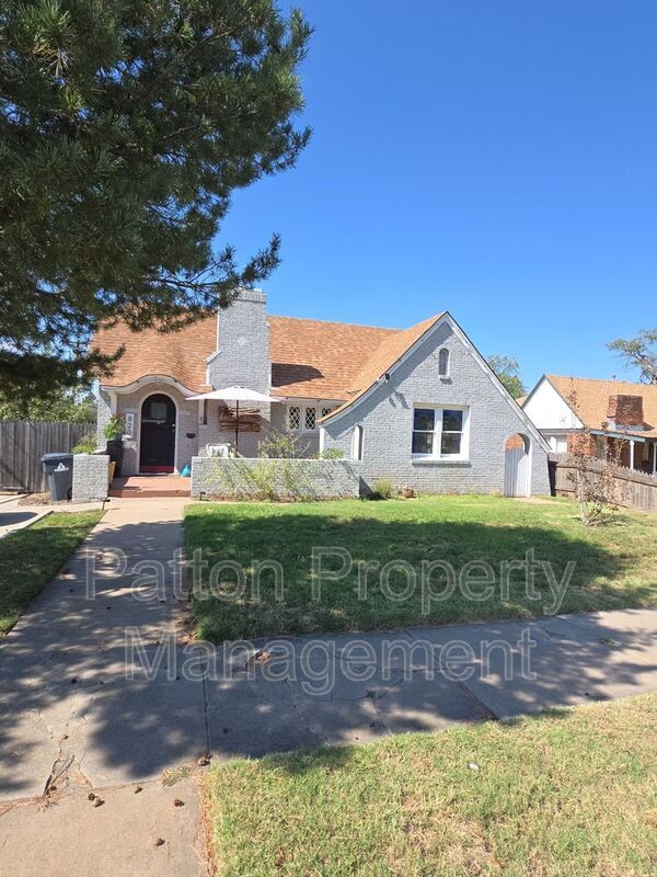 property at 820 S Palo Duro St