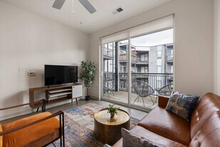 633 E Main St in Louisville, KY - Building Photo