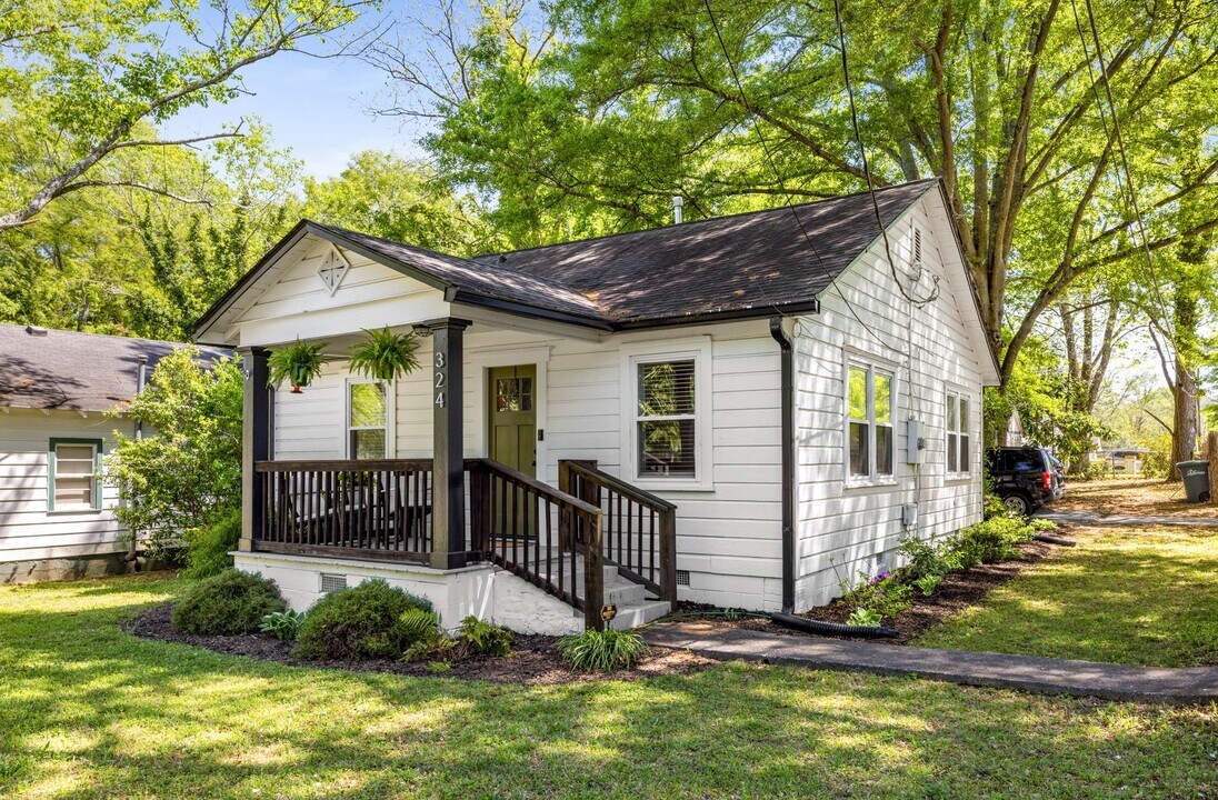 324 Pine St NE in Marietta, GA - Building Photo