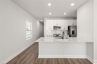 1729 University Dr, Unit C1 in Burlington, NC - Building Photo - Building Photo