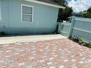 1520 Barbarie Ln in West Palm Beach, FL - Building Photo - Building Photo
