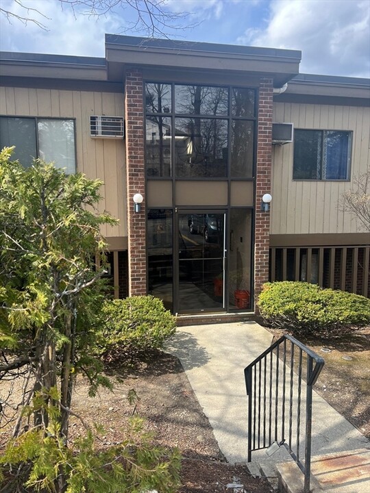 17 Eaglehead Terrace in Shrewsbury, MA - Building Photo