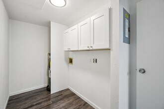 Royal Glen ~ Boutique Cottage Style Living Meets Hassle Free Leasing in Comstock Park, MI - Foto de edificio - Building Photo