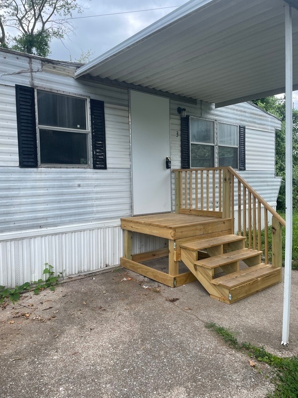 property at 615 S 2nd St