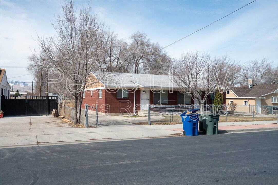 3362 4300 W in West Valley City, UT - Building Photo