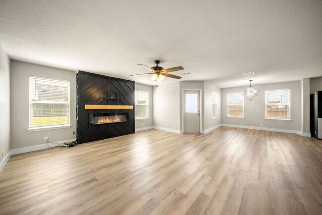 6638 Whisper Pond in San Antonio, TX - Building Photo - Building Photo