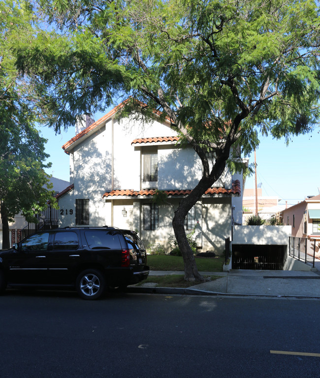 Residential Condominium in Glendale, CA - Building Photo - Building Photo