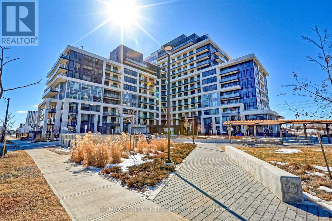 3200-3200 William Coltson Ave in Oakville, ON - Building Photo