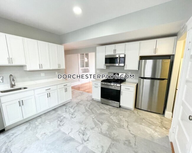 159 Boston St-Unit -1 in Boston, MA - Building Photo - Building Photo