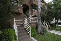 436-442 N Oxford Ave in Los Angeles, CA - Foto de edificio - Building Photo