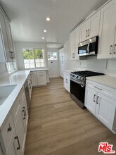 495 Erbes Rd in Thousand Oaks, CA - Building Photo - Building Photo