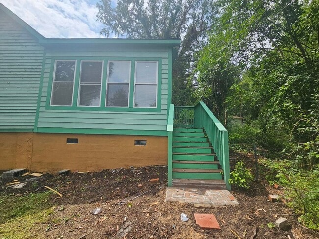 702 Violet St in West Columbia, SC - Foto de edificio - Building Photo