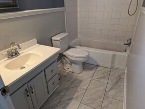 1016 Willowbrook Dr in Greensboro, NC - Building Photo - Building Photo