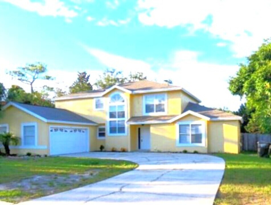 4 Bedroom 2.5 Bath Home in Metro West Area! in Orlando, FL - Building Photo
