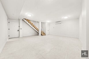 BRUCKNER BOULEVARD in Bronx, NY - Building Photo