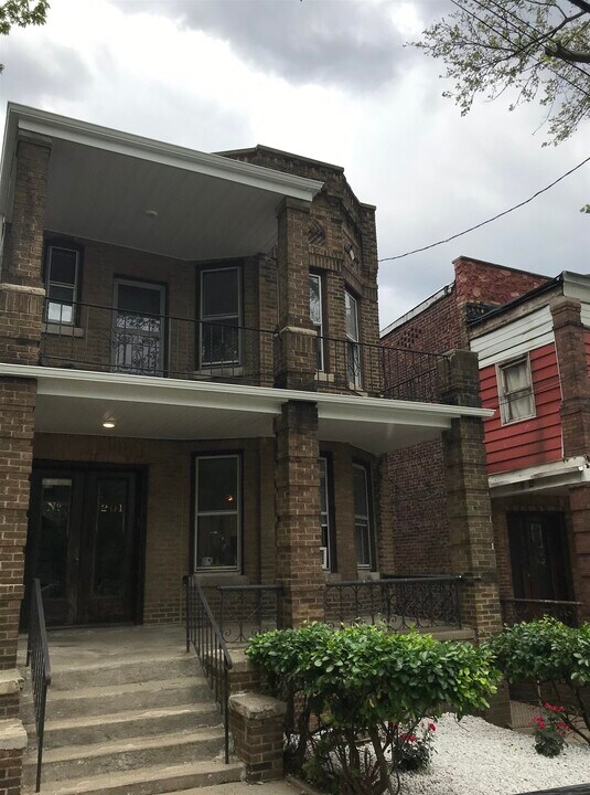 201 Grant Ave in Jersey City, NJ - Building Photo
