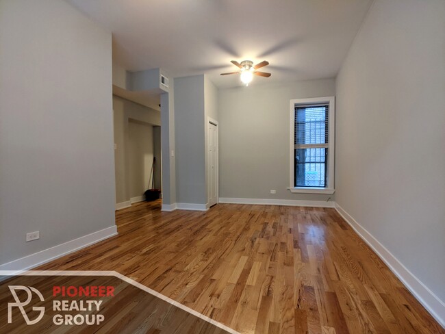 635 W Oakdale Ave, Unit 647-1 in Chicago, IL - Building Photo - Building Photo