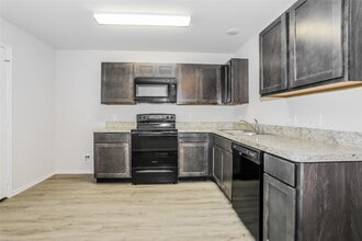 411 Brushback Dr in Huntsville, TX - Building Photo - Building Photo