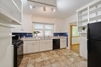 104 Noble St in Chapel Hill, NC - Building Photo - Building Photo