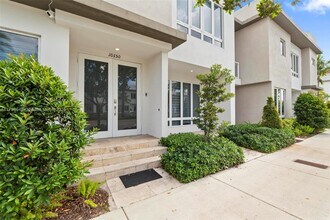 10350 NW 66th St in Doral, FL - Building Photo - Building Photo