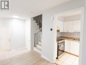 95 Hemlo Crescent in Ottawa, ON - Building Photo - Building Photo