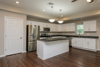38654 9th Ave in Zephyrhills, FL - Building Photo - Building Photo