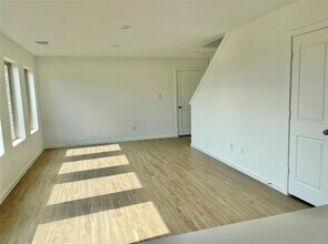 1522 Gentle Wind Ct in Angleton, TX - Building Photo - Building Photo