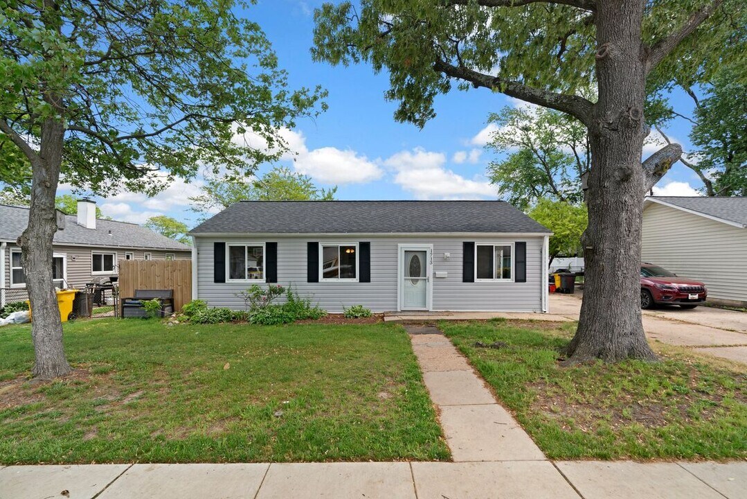 1713 Lansing Rd in Glen Burnie, MD - Building Photo