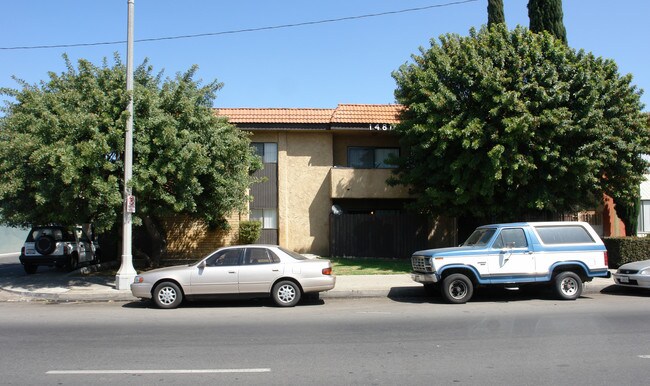 14811 Parthenia St in Panorama City, CA - Foto de edificio - Building Photo