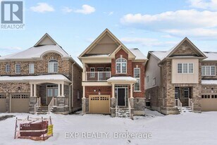 17 Jeanne Pynn Ave in Georgina, ON - Building Photo