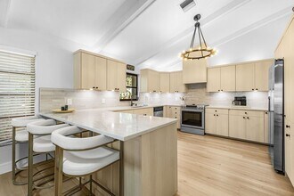 663 110th Ave N in Naples, FL - Foto de edificio - Building Photo