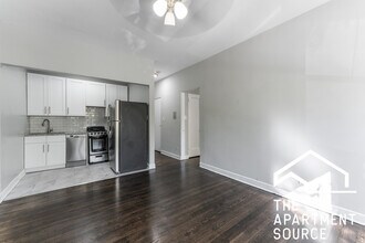 7600 N Sheridan Rd in Chicago, IL - Foto de edificio - Building Photo