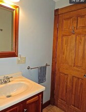 98 River St, Unit Floor 2 in Greenfield, MA - Foto de edificio - Building Photo