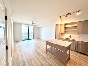 536 SW 3rd St, Unit S12 in Miami, FL - Building Photo - Building Photo